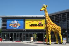 Copyright: imago/Sebastian Geisler Sealife Abenteuer Park und Legoland Discovery Centre mit einer davorstehenden Lego - Giraffe. Einkaufszentrum Centro, Neue Mitte, Oberhausen