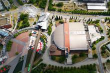 Westfield CENTRO - Einkaufszentrum in Oberhausen. Die Rudolf-Weber-Arena, rechts, ist eine Veranstaltungs- und Mehrzweckhalle neben dem Westfield CENTRO in der neuen Mitte in Oberhausen. Nordrhein-Westfalen Deutschland