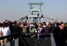 Copyright: imago/biky Medieninteresse während eines Besuchs der Halde Hohenward im Rahmen seiner Sommerreise in Herten, Personen; 2009, Herten, Politik, Deutschland, Presse, Medien, Medieninteresse
