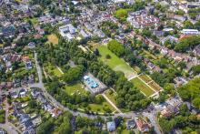 Luftbild, Parkbad Süd und Stadtgarten mit leergelaufenem Gondelteich, ehemaliges Freibad, Obercastrop, Castrop-Rauxel, Ruhrgebiet, Nordrhein-Westfalen, Deutschland